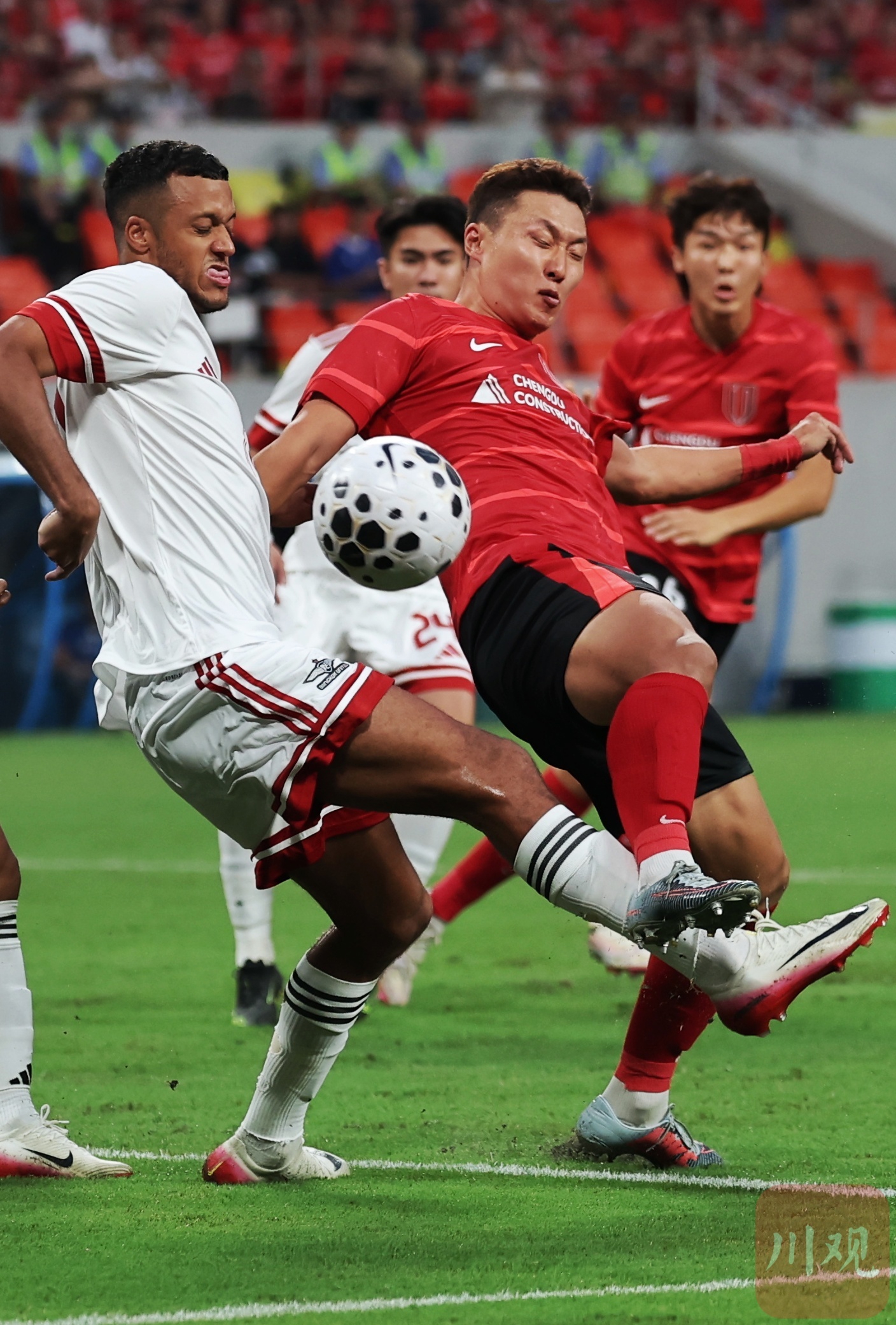 包含成都蓉城发布备战花絮；冲刺阶段防线松动；英超任务艰巨；赛季目标并未改变的词条yy易游电竞